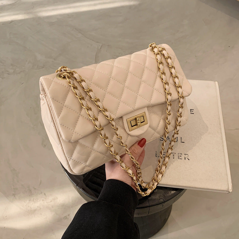 Amélie – Quilted Chain Shoulder