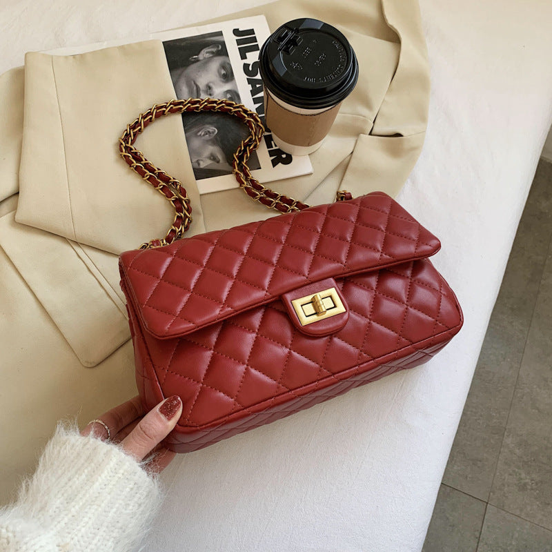 Amélie – Quilted Chain Shoulder
