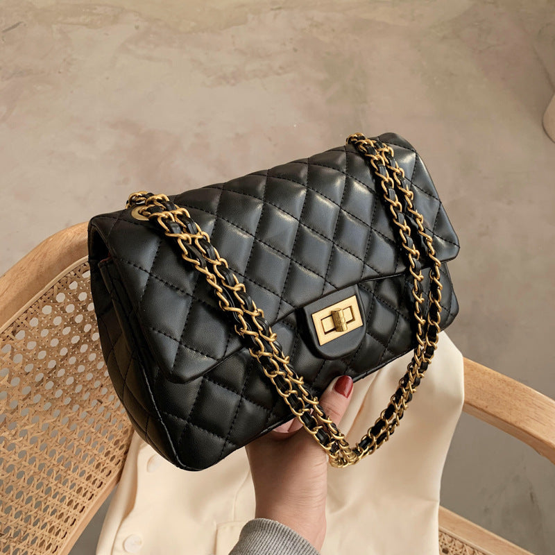 Amélie – Quilted Chain Shoulder